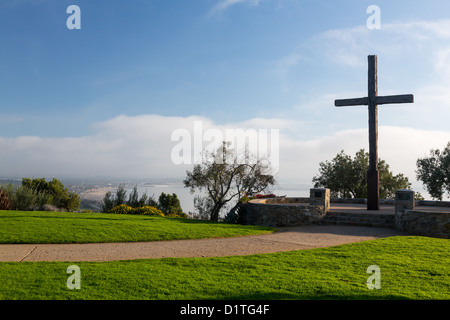 Panoramica panorama di Ventura California da Serra Cross park di Grant Park al di sopra di città con croce Foto Stock