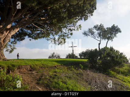 Panoramica panorama di Ventura California da Serra Cross park di Grant Park al di sopra di città con croce Foto Stock