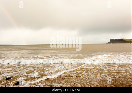 La bella spiaggia e la baia a Ballycastle County Antrim Irlanda del Nord Regno Unito Regno Unito Foto Stock