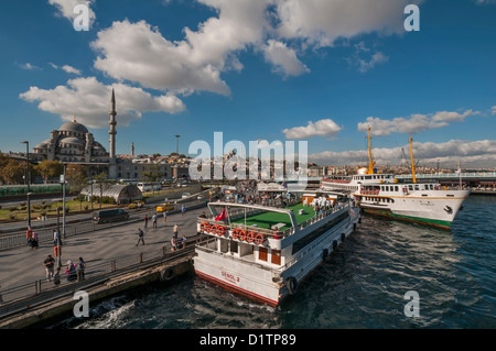 Porto di Eminonu a Istanbul, Turchia Foto Stock