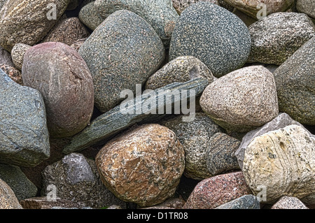 Una immagine HDR di pietre e rocce. L'immagine è stata elaborata utilizzando cinque singole foto. Foto Stock