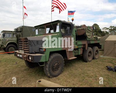 Il Berliet TBC 8kt è un camion demolitore militare, utilizzato per operazioni di traino e recupero in tempo di guerra. Fa parte dei macchinari militari presentati al War and Peace Show, dimostrando le capacità pesanti del veicolo in condizioni di campo di battaglia. Foto Stock