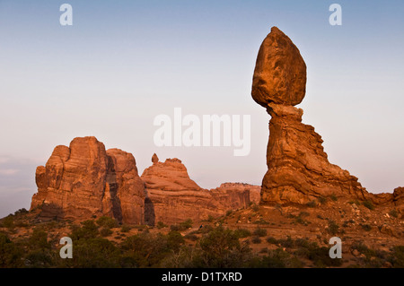 Equilibrato Rock - Parco Nazionale di Arches, Utah, Stati Uniti d'America Foto Stock