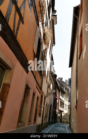 Strasburgo, Francia, strada stretta nella città vecchia Foto Stock
