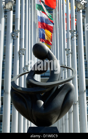 Strasburgo, Francia, l' Europa ha cuore scultura presso il Parlamento europeo Foto Stock