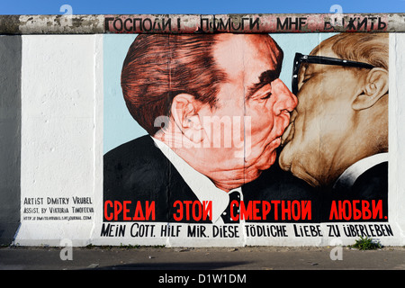 Berlino, Germania, BRUDER bacio tra Brezhnev e Honecker di Dmitry Vrubel Foto Stock