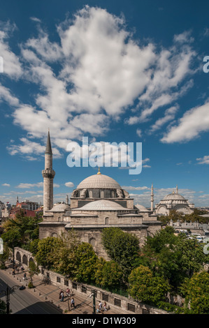 Atik Ali Pasha moschea e la Moschea Nuruosmaniye,istanbul, Turchia Foto Stock