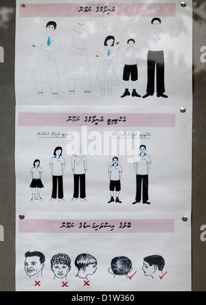 Codice di abbigliamento in una scuola, Eydhafushi, Baa Atoll, Maldive Foto Stock