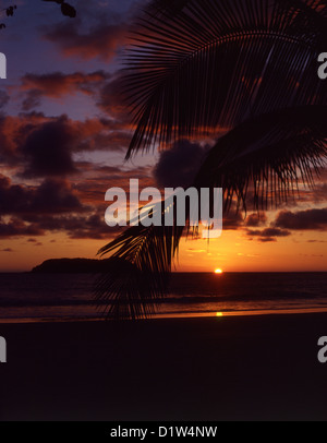 Quepos, Costa Rica, tramonto sulla spiaggia Foto Stock