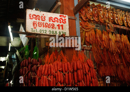 Pesci secchi in stallo il Mercato Vecchio, Siem Reap. Foto Stock