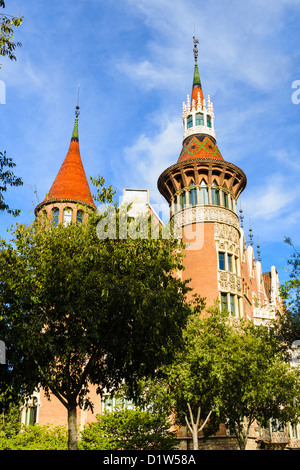 La famosa Casa de les Punxes (noto anche come Casa Terrades) a Barcellona, Spagna Foto Stock