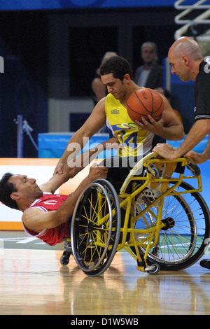 Basket in carrozzella: Brasile v Iran, alle Paralimpiadi di Atene 2004 Foto Stock