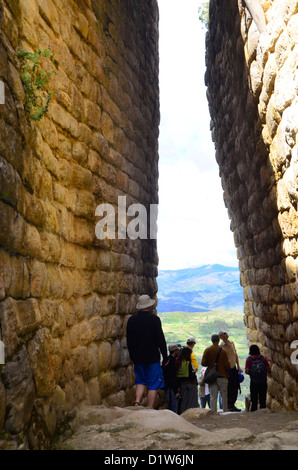 Le rovine della massiccia fortezza Quelap nel nord del Perù - costruito da Chachapoyas persone. Foto Stock