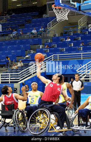 Basket in carrozzella, alle Paralimpiadi di Atene, 2004 Foto Stock