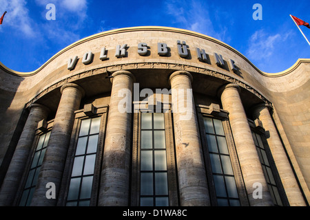 Theatre Volksbühne nel distretto Mitte di Berlino città in Germania Foto Stock