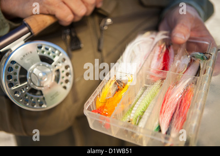 Vola per la cattura del pesce persico del surf, La Conchita spiaggia vicino Carpinteria, California, Stati Uniti d'America Foto Stock