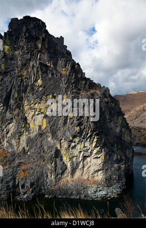 Picco a dente di sega in corrispondenza di una piega nella forcella del sud del fiume Payette, Idaho, 2012. Foto Stock