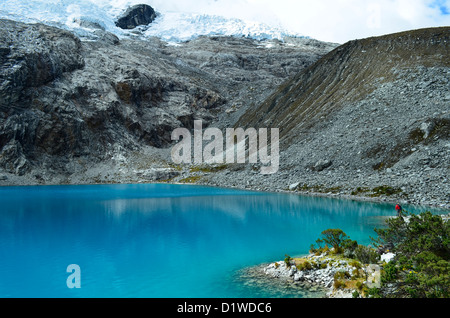 La magnifica laguna 69 nella Cordillera Blanca Montagne in Perù Foto Stock