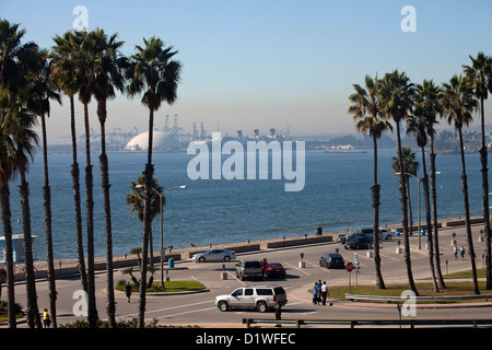 Parcheggio a Bluff Park e la Queen Mary a Long Beach harbor, nella contea di Los Angeles, California, Stati Uniti d'America Foto Stock