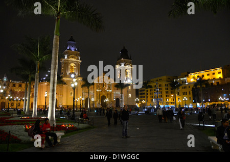 La storica piazza centrale di Lima in Perù con la Cattedrale di Lima al centro Foto Stock