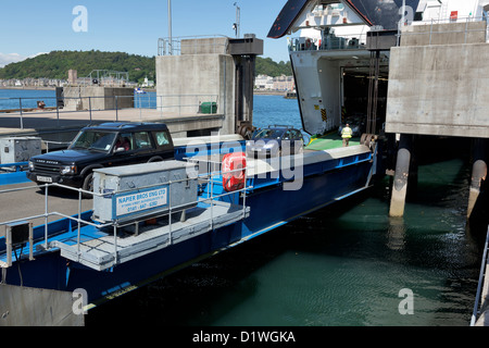 Lo scarico del traghetto a Oban in Argyll Scozia Scotland Foto Stock