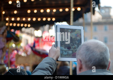 Turistico con pad fare un video Foto Stock