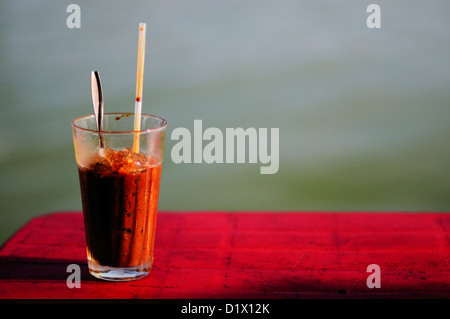 Il vietnamita caffè ghiacciato - Ca phe sua da o cafe sua da Foto Stock