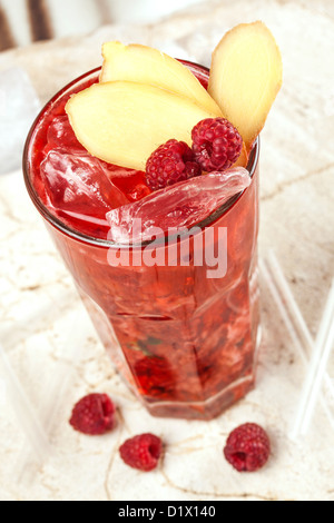 Red drink con lamponi e zenzero Foto Stock