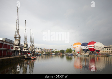 Bristol i palloni ad aria calda gonfiati a Lloyds anfiteatro Foto Stock