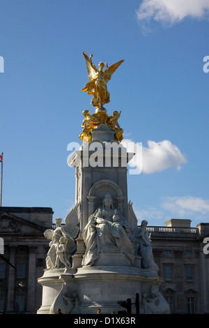 La vittoria sul memoriale della Victoria statua Buckingham Palace Foto Stock