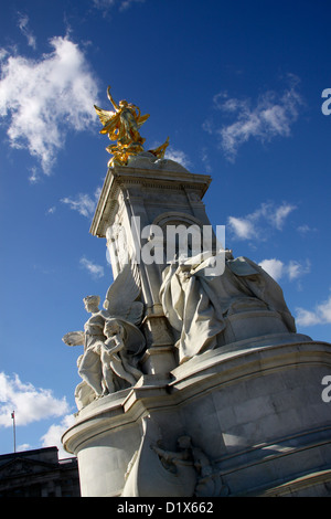 La vittoria sul memoriale della Victoria statua Buckingham Palace Foto Stock