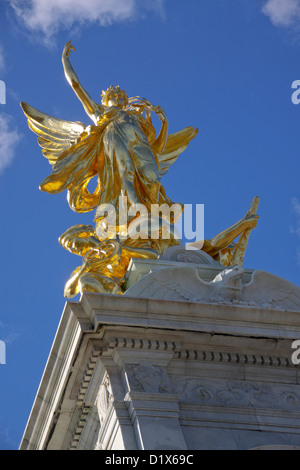 La vittoria sul memoriale della Victoria statua Buckingham Palace Foto Stock