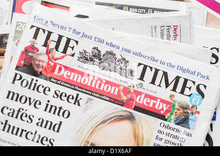 Le pagine anteriore e testate del REGNO UNITO British English quotidiano nazionale i tempi Foto Stock