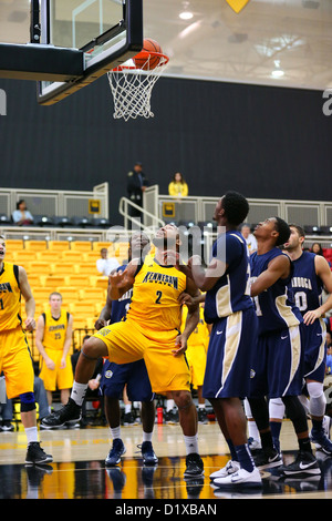 UT Chattanooga sconfigge Kennesaw membro 65-51. Il 24 novembre 2012. Kennesaw, Georgia. Stati Uniti d'America. NCAA Division I di pallacanestro degli uomini. Foto Stock