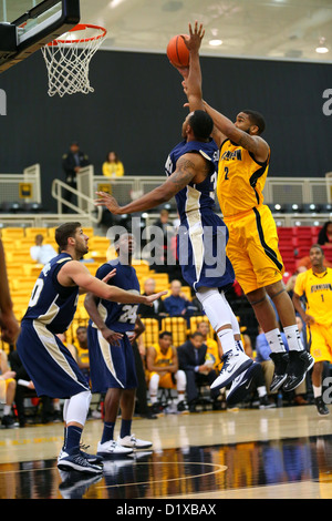 UT Chattanooga sconfigge Kennesaw membro 65-51. Il 24 novembre 2012. Kennesaw, Georgia. Stati Uniti d'America. NCAA Division I di pallacanestro degli uomini. Foto Stock