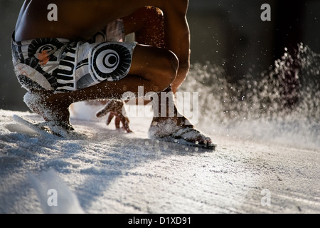 Una scuola di samba stati funziona su un carnevale galleggiante all'interno del workshop a Rio de Janeiro in Brasile. Foto Stock