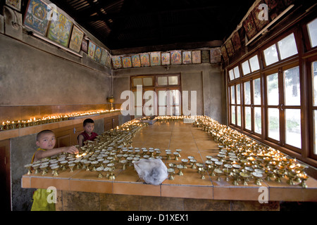 Bomdila Gompa o monastero sala da preghiera. Bomdila, Arunachal Pradesh, India. Foto Stock