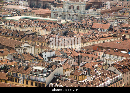 Tetti cercando di fronte a Piazza Vittorio Vento a Torino Italia. Foto Stock