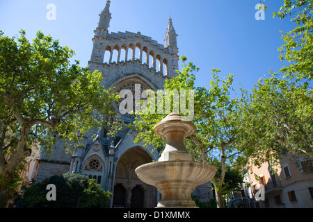 Sóller, Maiorca, isole Baleari, Spagna. Facciata della Església de Sant Bartomeu in Plaça de la Constitució. Foto Stock