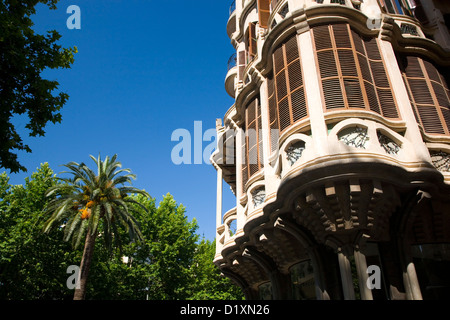 Palma de Mallorca, Maiorca, isole Baleari, Spagna. Facciata modernista del possibile Casasayas in Plaça Mercat. Foto Stock