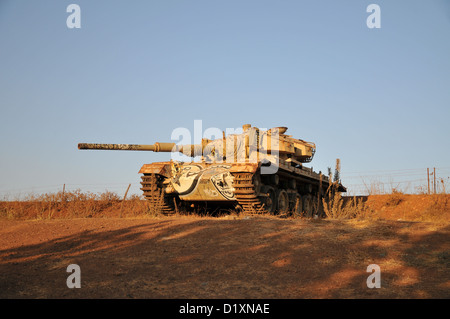 Un vecchio serbatoio Centurion a Tel Saki, Golan, Israele. Questo è un sito di feroce battaglia durante lo Yom Kippur war Foto Stock