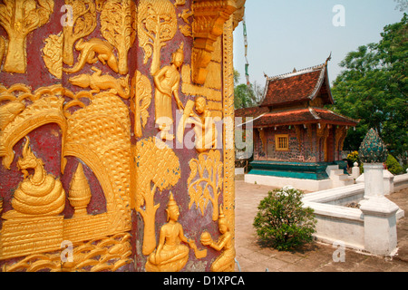 Vista La Chapelle Rouge e dettagli di Wat Xieng Thong a Luang Prabang, Laos settentrionale, Asia sud-orientale. Foto Stock