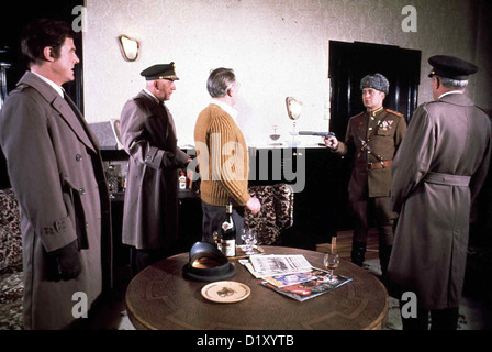 Inside Out - Ein Genialer Bluff Inside Out Robert Culp (l), Telly Savalas (2.v.l) *** Caption locale *** 1975 -- Foto Stock