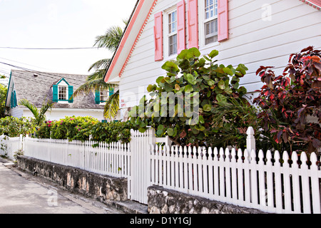 Infissi tradizionali case in Dunmore Town, Harbour Island, Bahamas Foto Stock