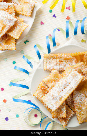 Chiacchiere, un tradizionale italiano dolci fritti Foto Stock