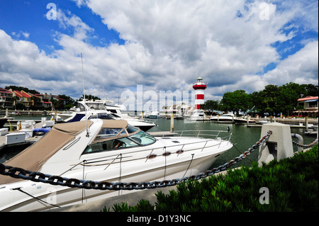 Nuvole drammatico spostare in su Harbour Town Marina su Hilton Head Island, SC. Foto Stock