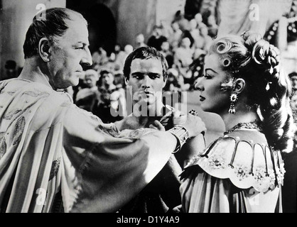 Giulio Cesare Giulio Cesare Louis Calhern, Marlon Brando, Greer Garson Giulio Cesare (Louis Calhern) wird von Gattin Foto Stock