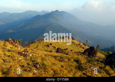 Ponmudi colline in i Ghati Occidentali del Kerala , India del Sud Foto Stock