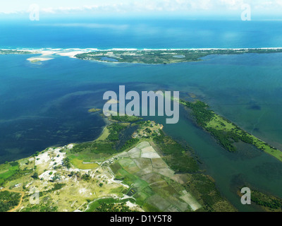 Un'antenna lungo la costa a nord di Fort Dauphin Foto Stock