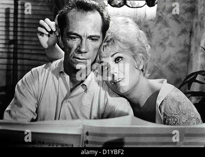 Kuess Mich - Dummkopf Kiss me, stupido Orville J. Spooner (Ray Walston), Polly (Kim Novak) *** Caption locale *** 1964 -- Foto Stock